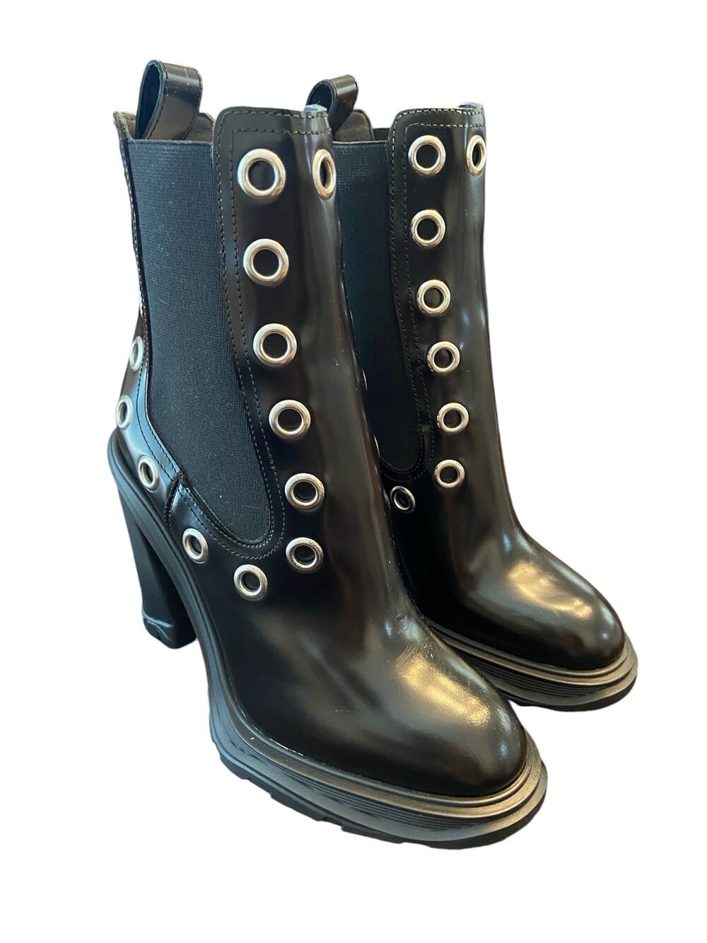 Alexander McQueen Tread Chelsea Boots Grommet Leather Party Statement Fall 7